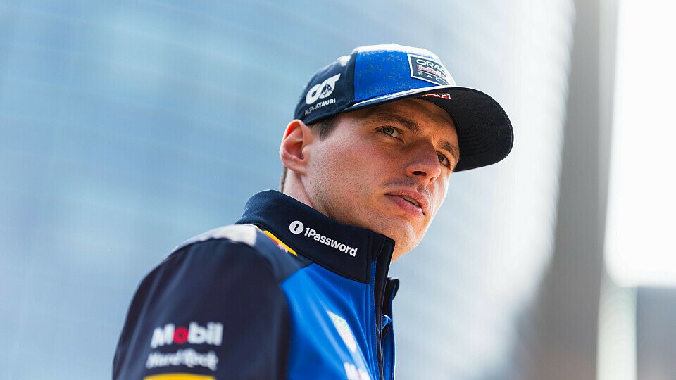 Max Verstappen im Paddock vor dem Formel-1-GP in Shanghai (China) Portrait