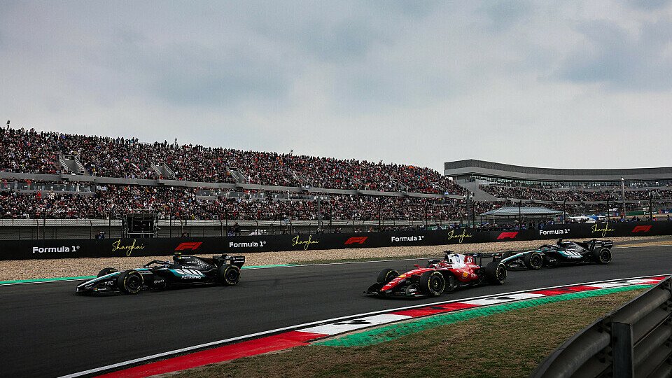 Ferrari-Bolide im Mercedes-Sandwich