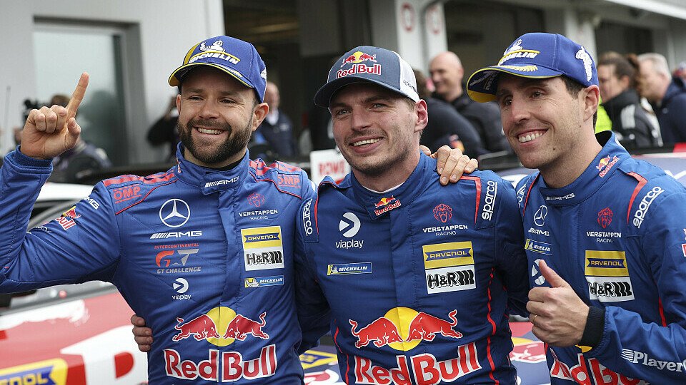 Max Verstappen, Jules Gounon und Daniel Juncadella feiern den Sieg.