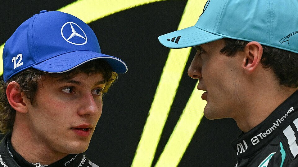 Kimi Antonelli und George Russell im Gespräch