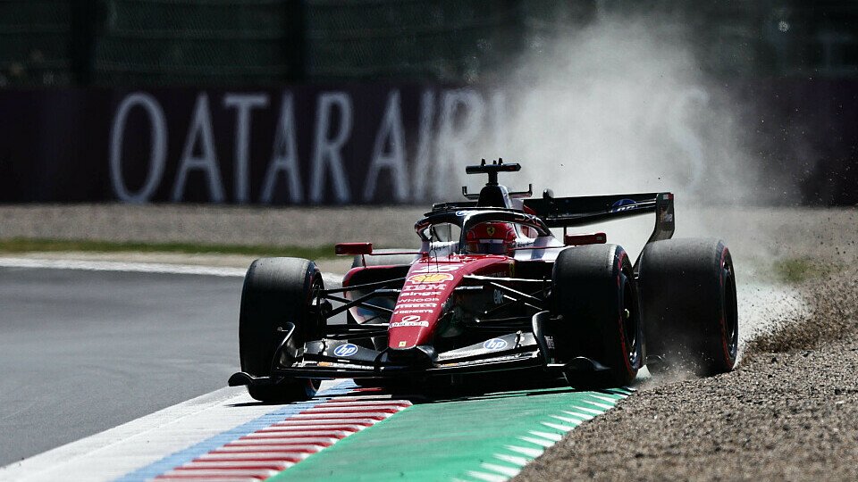 Charles Leclerc räubert im Ferrari durch den Kies