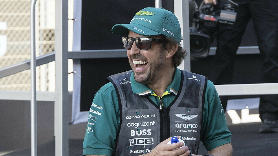 Portrait von Fernando Alonso in der Boxengasse