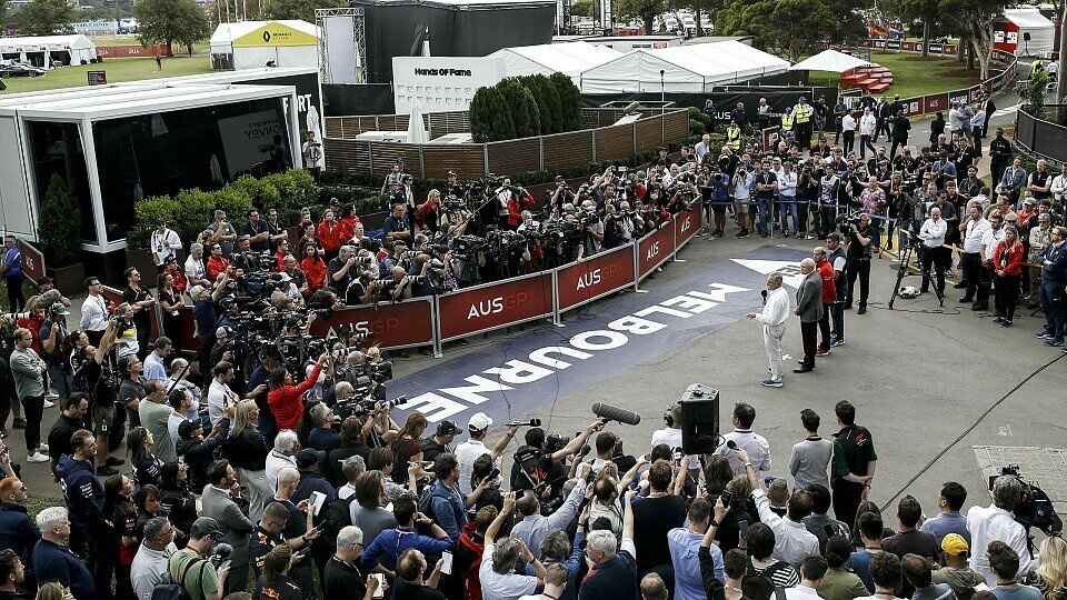 Die F1- und FIA-Verantwortlichen halten nach der Australien-Absage 2020 eine Pressekonferenz ab