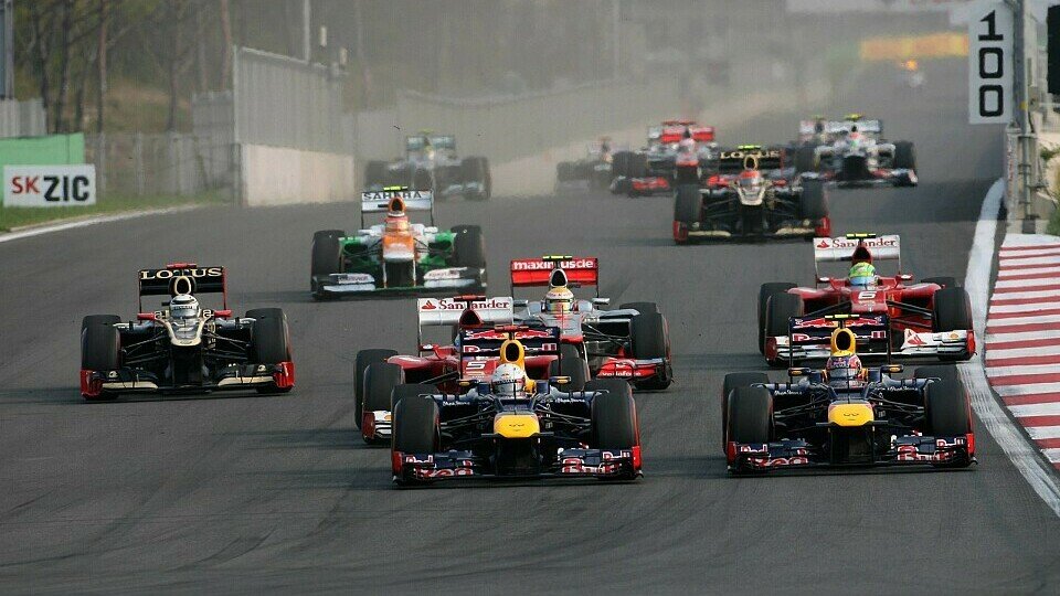 Startphase beim Formel-1-GP in Yeongam (Südkorea) 2012. Sebastian Vettel und Mark Webber (Red Bull) vorne