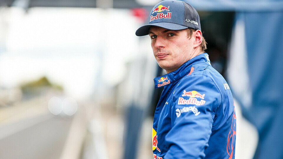 Max Verstappen in der Boxengasse am Nürburgring.