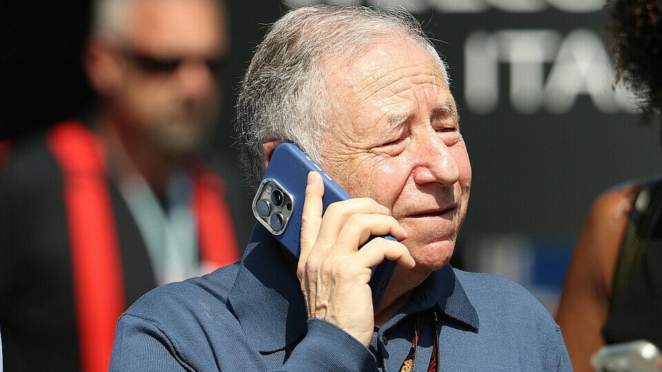 Jean Todt am Telefon