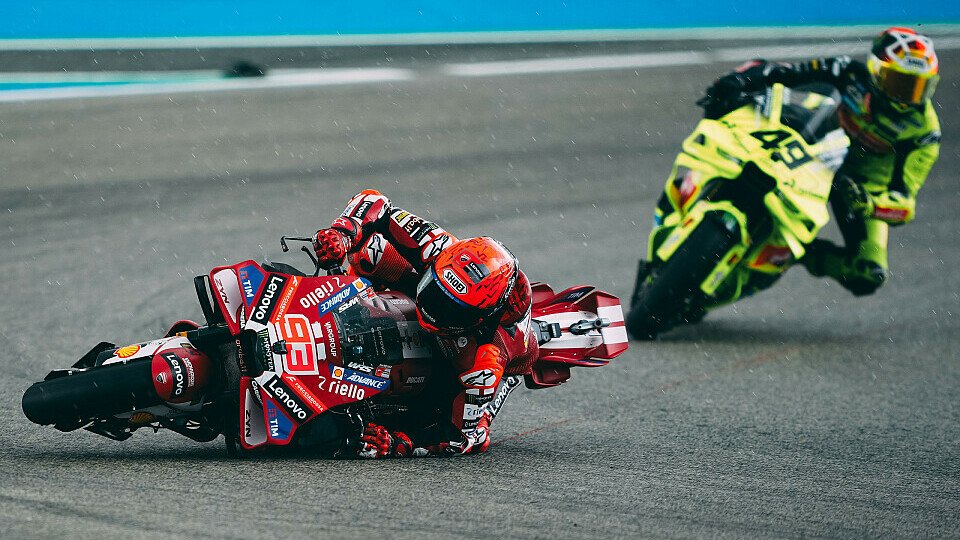 Marc Marquez stürzt im MotoGP-Sprint von Jerez