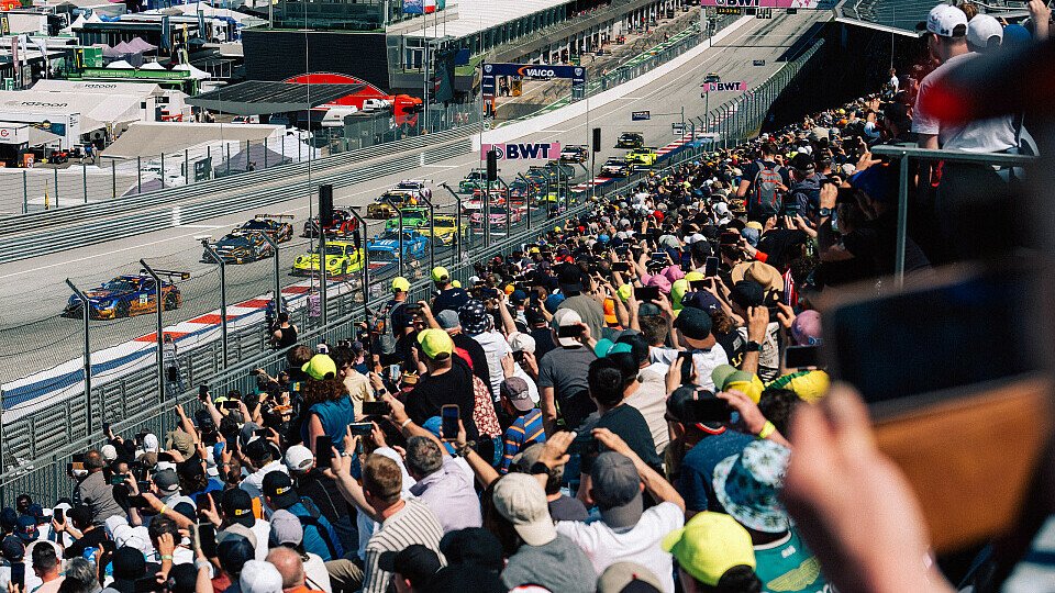 Der Start des ersten Rennens der DTM am Red Bull Ring