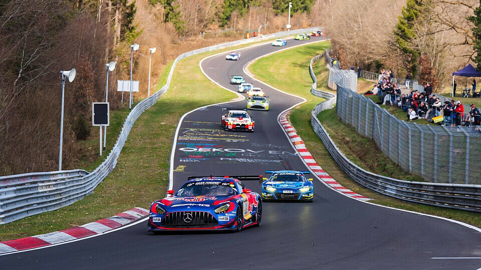 Max Verstappen führt das Feld auf der Nordschleife an
