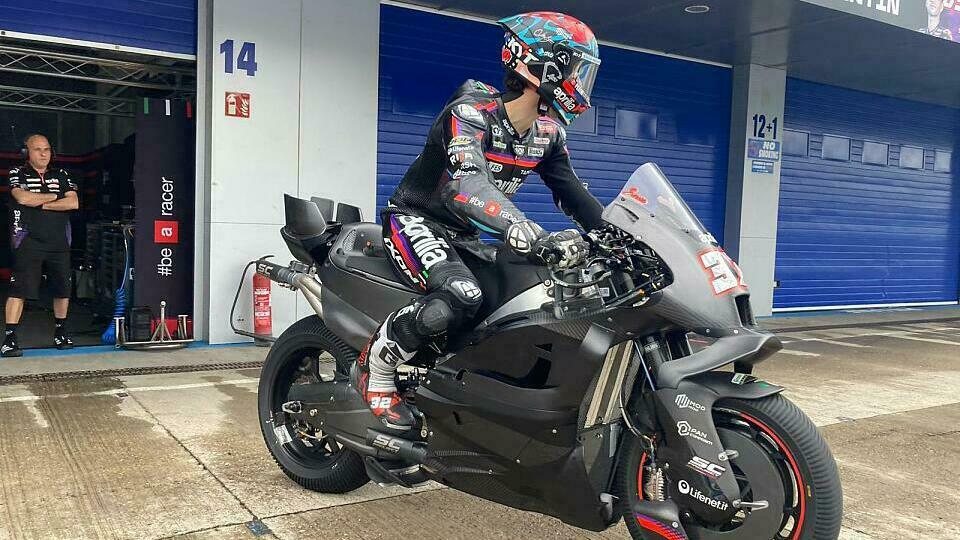 Lorenzo Savadori auf dem 850er-Bike von Aprilia für 2027 Lorenzo Savadori auf dem 850er-Bike von Aprilia für 2027