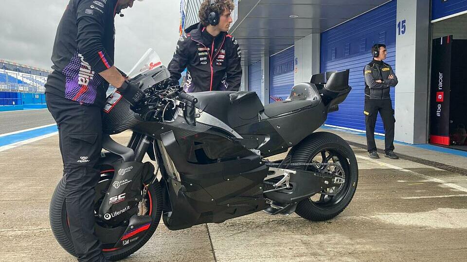 Das 850er-Bike von Aprilia im Test in Jerez