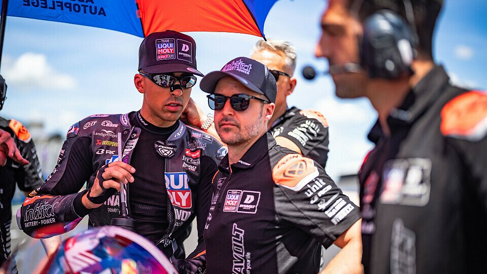 Tom Lüthi mit Senna Agius in der Startaufstellung