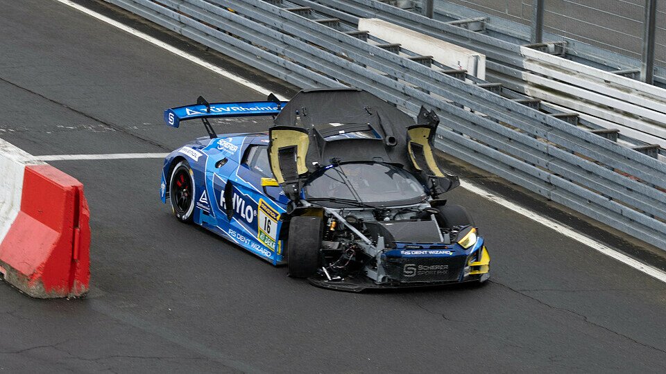 Der Audi R8 LMS GT3 evo II von Scherer Sport PHX mit Haase/Sims/Green bei den 24h Nürburgring