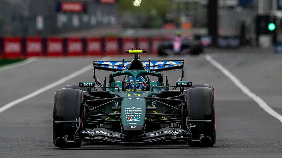 Fernando Alonso fährt in Kanada in die Boxengasse. Fernando Alonso fährt in Kanada in die Boxengasse.