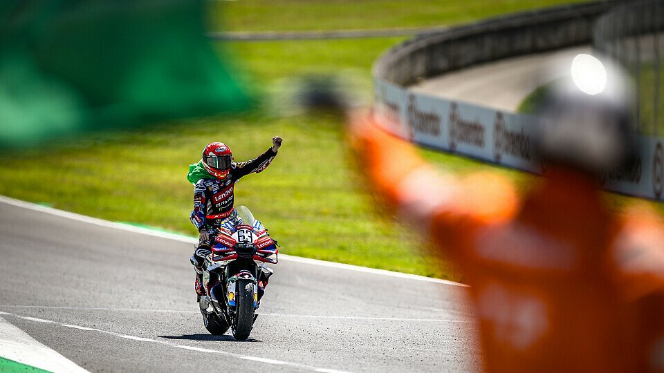 Francesco Bagnaia feierte sein Mugello-Podium ausgiebig, Foto: Ducati Media