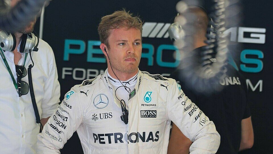 Nico Rosberg angefressen in der Mercedes Box