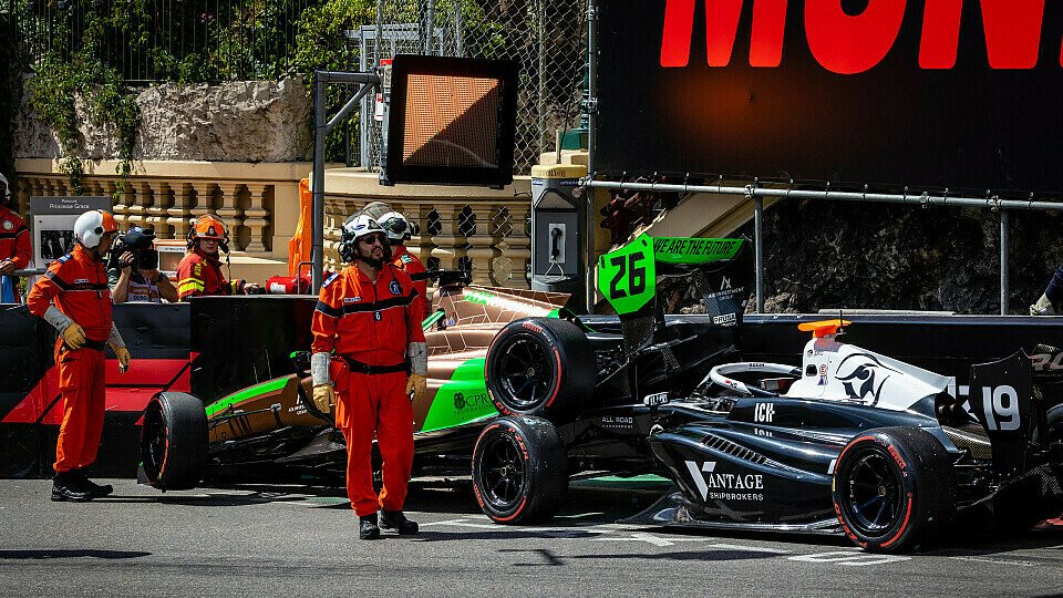 Brad Benavides (AIX Racing) und Christian Ho (Rodin Motorsport) nach einem Unfall beim Formel-3-Sprintrennen in Monaco Brad Benavides (AIX Racing) und Christian Ho (Rodin Motorsport) nach einem Unfall beim Formel-3-Sprintrennen in Monaco