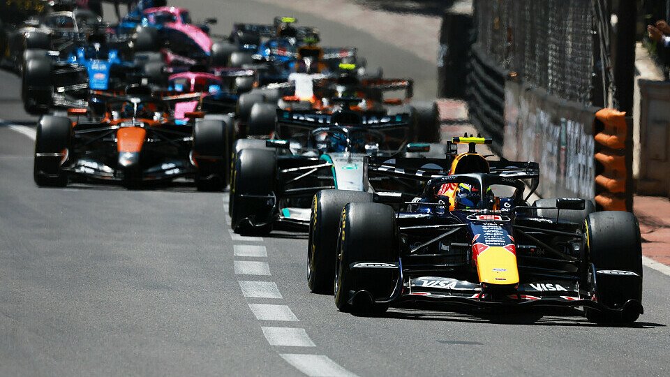 Isack Hadjar vor dem restlichen F1-Feld in Monaco