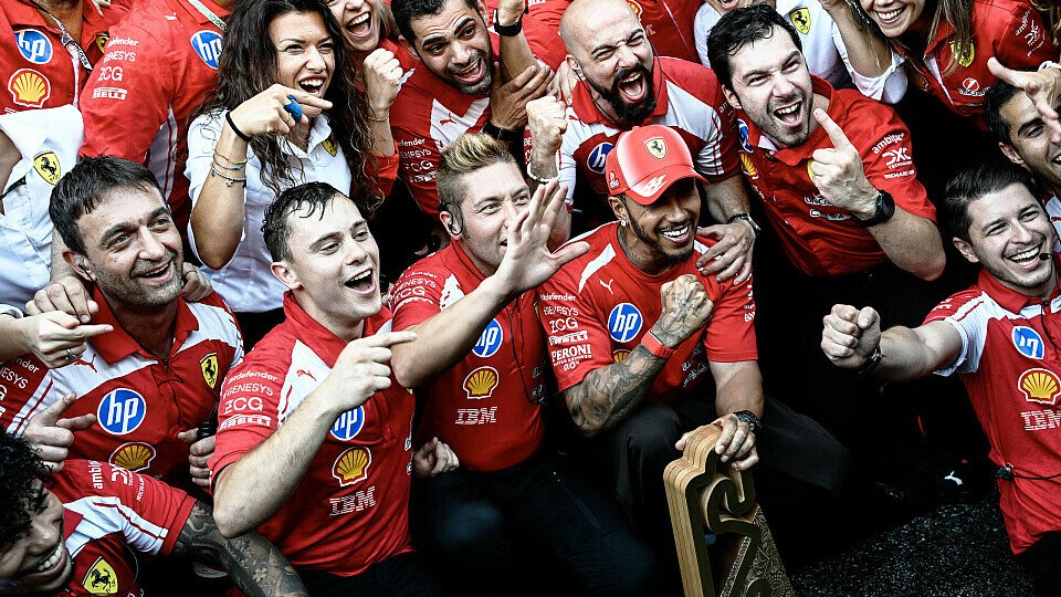 Lewis Hamilton mit seinem Team Lewis Hamilton mit seinem Team