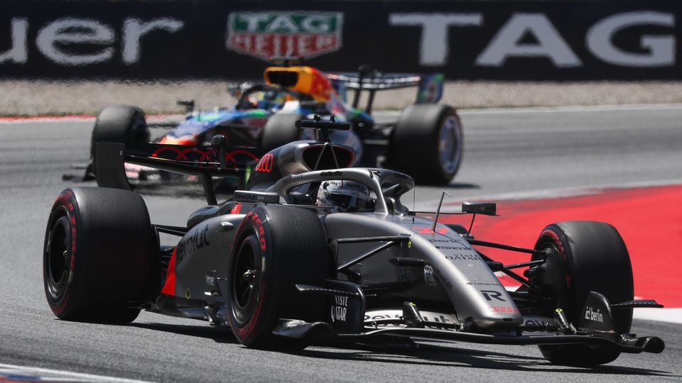 Nico Hülkenberg vor Arvid Lindblad Nico Hülkenberg vor Arvid Lindblad