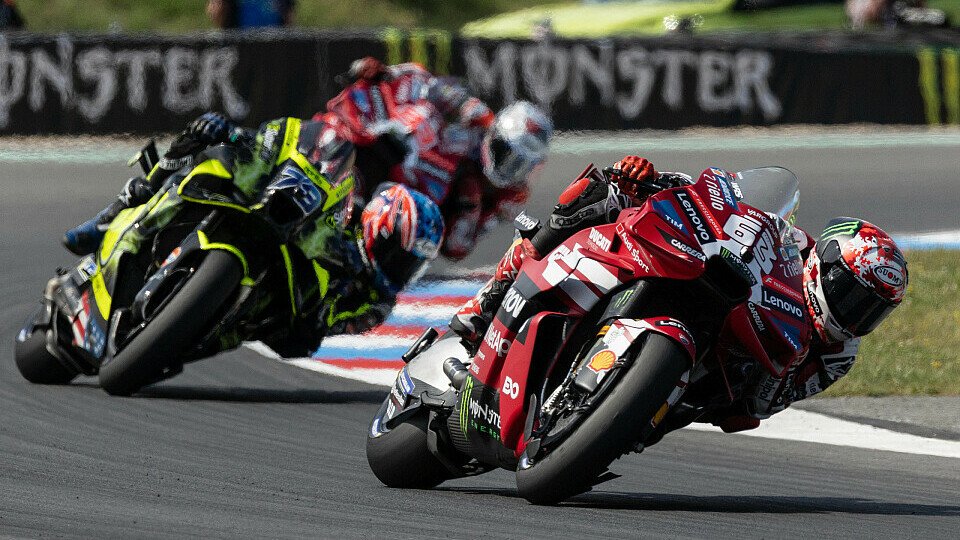 Francesco Bagnaia gewann den MotoGP-Sprint in Brünn vor Ai Ogura, Foto: IMAGO / Italy Photo Press