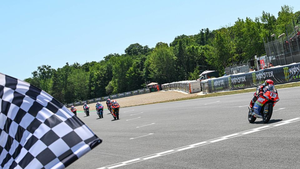 Hakim Danish feiert in Brünn seinen ersten Moto3-Sieg, Foto: MotoGP Press Hakim Danish feiert in Brünn seinen ersten Moto3-Sieg, Foto: MotoGP Press