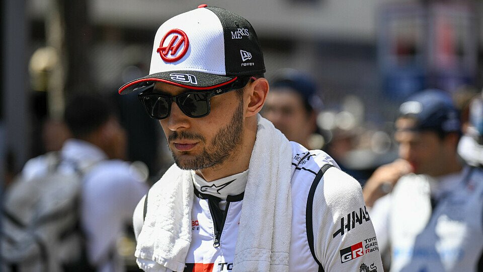 Esteban Ocon mit gesenktem Blick