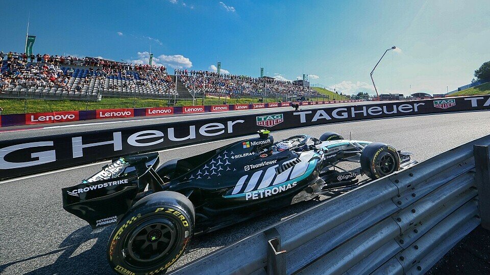 Kimi Antonelli fährt aus der Boxengasse in Richtung T1