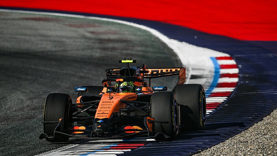 Lando Norris biegt auf Start-Ziel