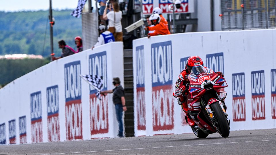 Marc Marquez feiert seinen 10. MotoGP-Sieg am Sachsenring, Foto: MotoGP Press Marc Marquez feiert seinen 10. MotoGP-Sieg am Sachsenring, Foto: MotoGP Press