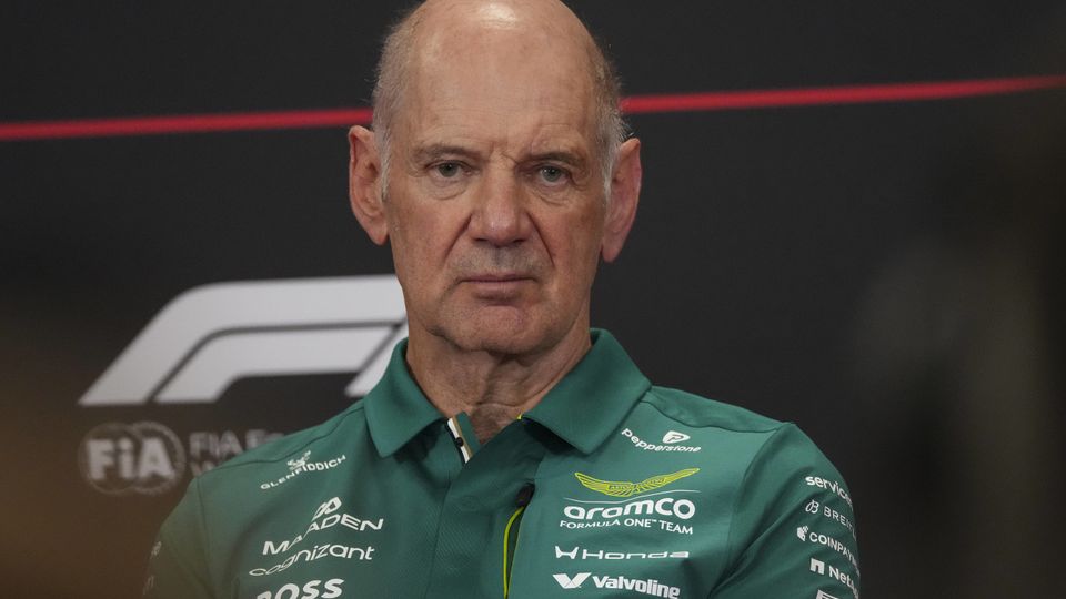 Adrian Newey in der FIA Pressekonferenz