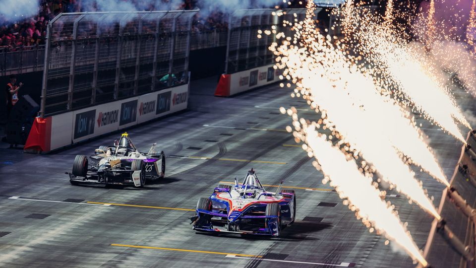 Pascal Wehrlein überquert die Ziellinie in London