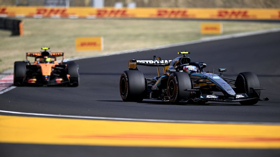 Kimi Antonelli (Mercedes) vor Lando Norris (McLaren) beim Rennen der Formel 1 in Budapest (Ungarn) 2026 Kimi Antonelli (Mercedes) vor Lando Norris (McLaren) beim Rennen der Formel 1 in Budapest (Ungarn) 2026