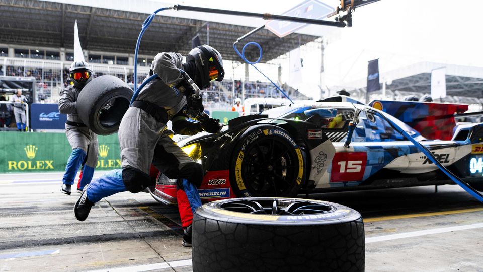 Reifenwechsel in der WEC bei BMW