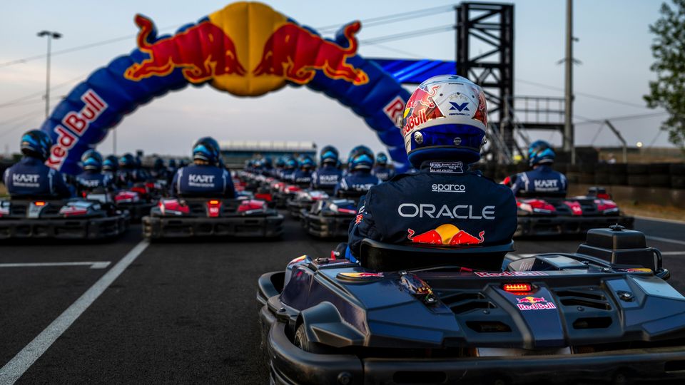 Max Verstappen tritt gegen 100 Kart-Fahrer an