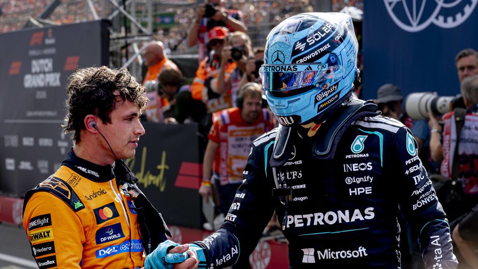Lando Norris (McLaren) und George Russell (Mercedes) im parc ferme nach dem Rennen der Formel 1 in Zandvoort (Niederlande-GP) Lando Norris (McLaren) und George Russell (Mercedes) im parc ferme nach dem Rennen der Formel 1 in Zandvoort (Niederlande-GP)