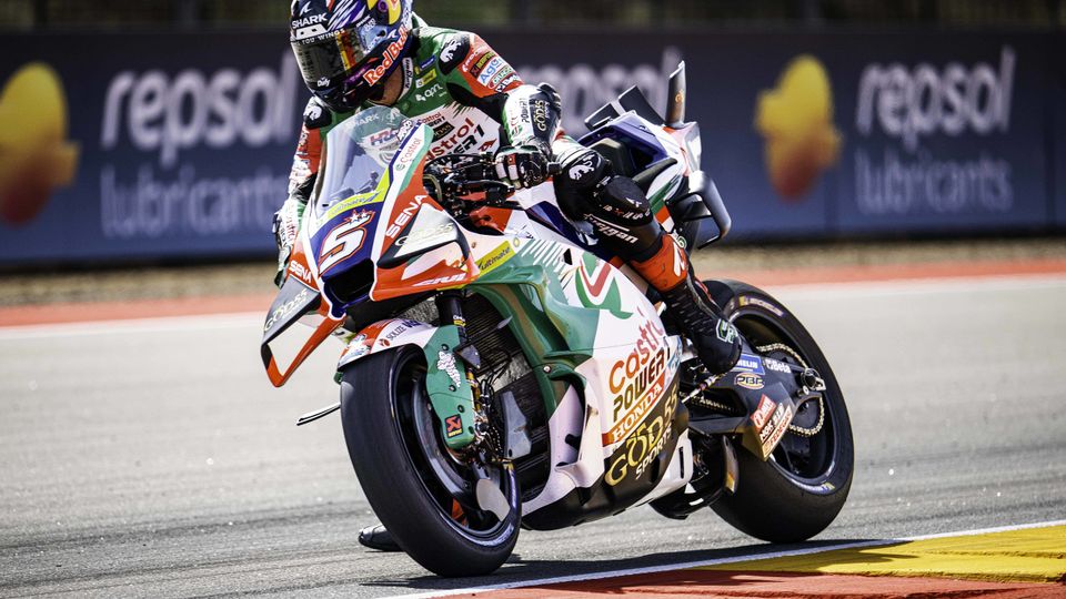 Johann Zarco mit starkem Comeback im Training der MotoGP in Aragon nach langer Verletzungspause. Johann Zarco mit starkem Comeback im Training der MotoGP in Aragon nach langer Verletzungspause.