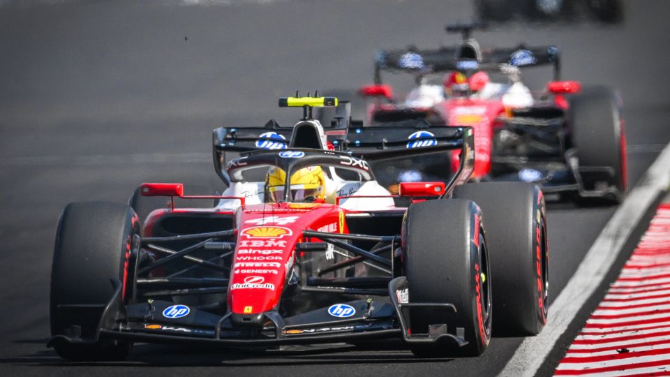 Lewis Hamilton vor Charles Leclerc im Ungarn-GP Lewis Hamilton vor Charles Leclerc im Ungarn-GP