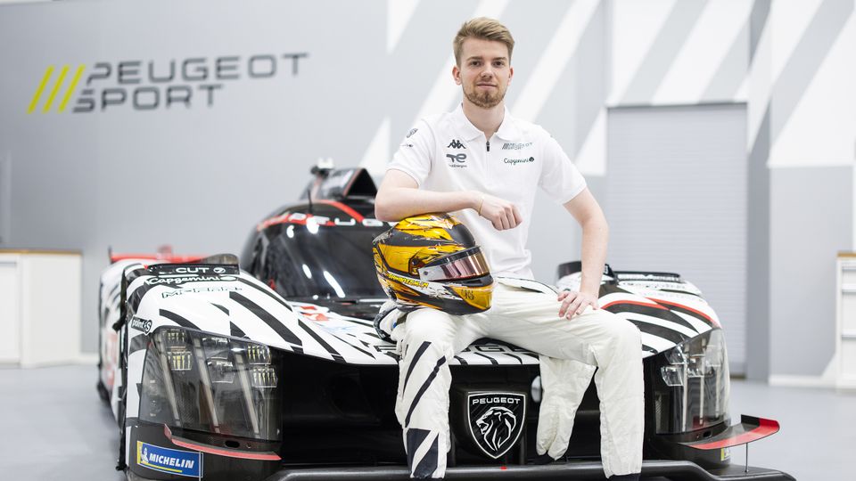 Robert Shwartzman wird als Hypercar-Fahrer für die WEC-Saison 2027 bei Peugeot vorgestellt Robert Shwartzman wird als Hypercar-Fahrer für die WEC-Saison 2027 bei Peugeot vorgestellt