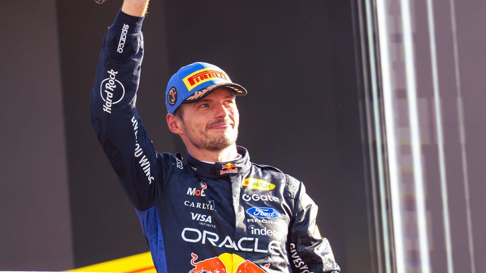 Max Verstappen jubelt auf dem Podium von Monza Max Verstappen jubelt auf dem Podium von Monza