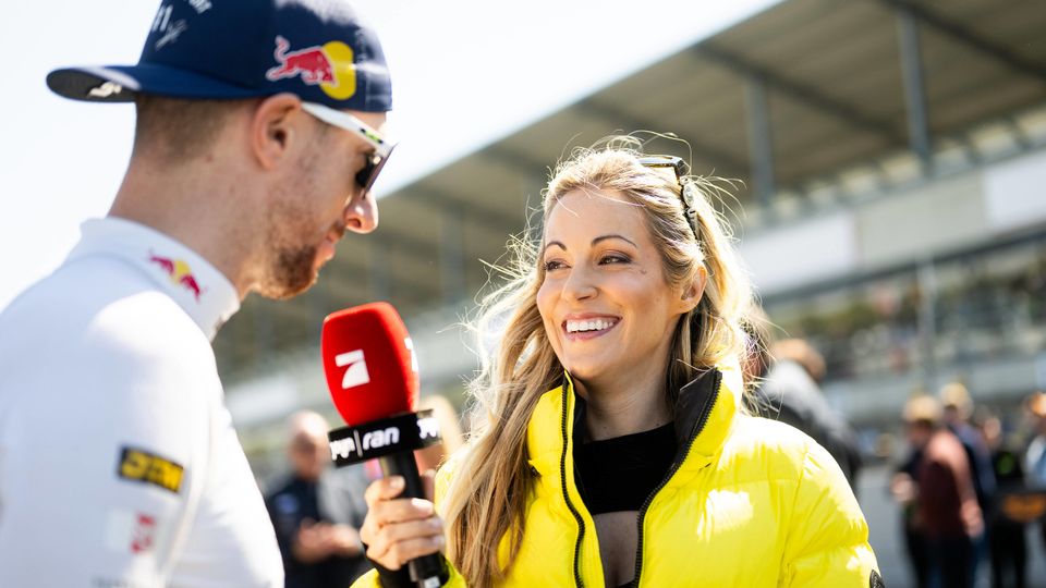 ProSieben-Moderatorin Andrea Kaiser bei der DTM 