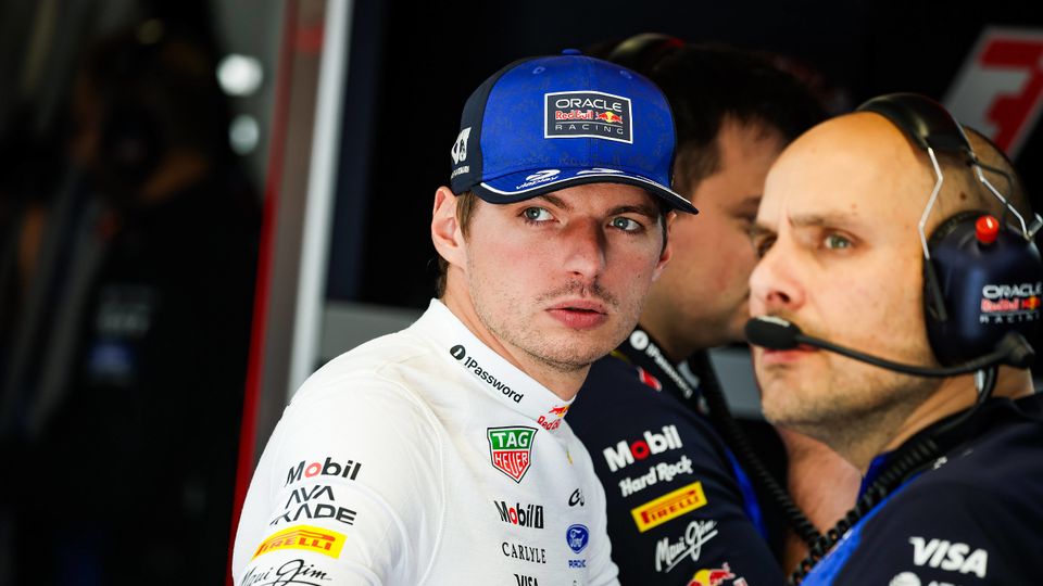 Max Verstappen und sein Renningenieur GianPiero Lambiase (beide Red Bull Racing) beim Formel-1-Wochenende in Madrid (Spanien) Max Verstappen und sein Renningenieur GianPiero Lambiase (beide Red Bull Racing) beim Formel-1-Wochenende in Madrid (Spanien)