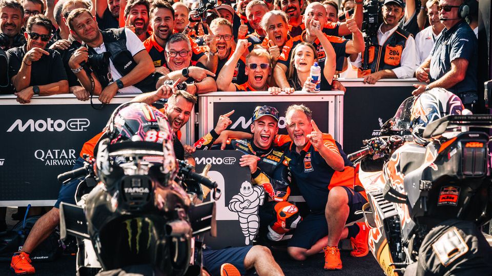 Pedro Acosta und KTM feiern seinen ersten MotoGP-Sieg Pedro Acosta und KTM feiern seinen ersten MotoGP-Sieg