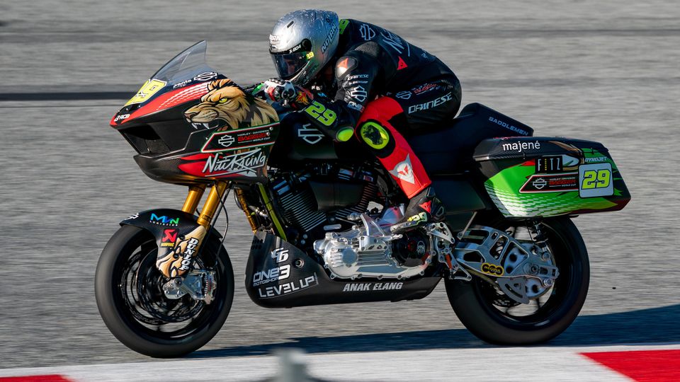 Ex-MotoGP-Star Andrea Iannone sorgte beim Finale des Harley-Davidson Bagger World Cup in Österreich für Zündstoff, Foto: IMAGO / IBEX.agency Ex-MotoGP-Star Andrea Iannone sorgte beim Finale des Harley-Davidson Bagger World Cup in Österreich für Zündstoff, Foto: IMAGO / IBEX.agency