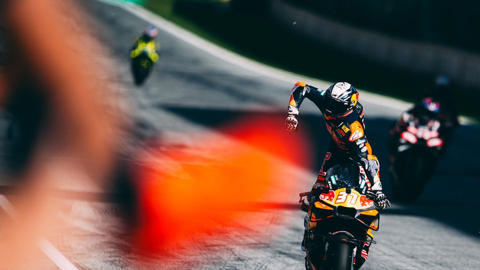 Pedro Acosta erlöste KTM und sich selbst am Sonntag mit MotoGP-Sieg Nummer eins, Foto: MotoGP Press Pedro Acosta erlöste KTM und sich selbst am Sonntag mit MotoGP-Sieg Nummer eins, Foto: MotoGP Press