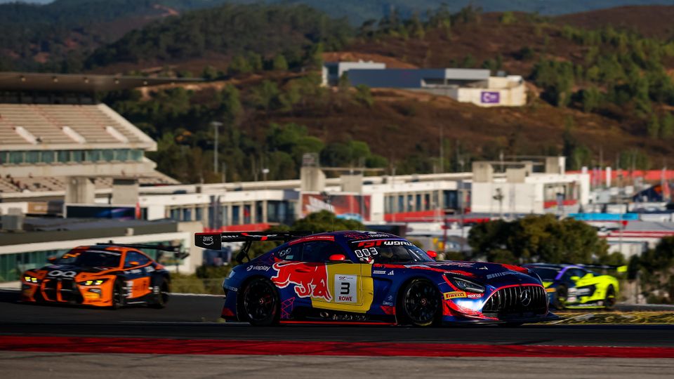 Max Verstappen bei der GT World Challenge in Portimao mit Mercedes-AMG GT3 Max Verstappen bei der GT World Challenge in Portimao mit Mercedes-AMG GT3