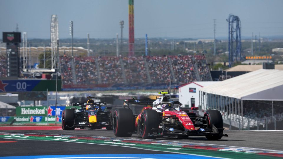 Lewis Hamilton vor Max Verstappen Lewis Hamilton vor Max Verstappen
