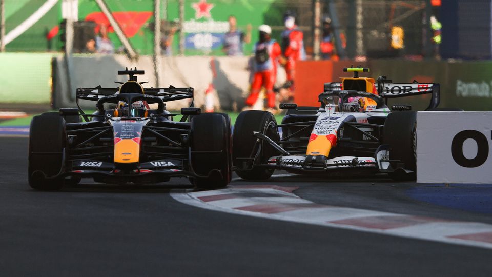 Max Verstappen kollidiert am Freitag bei der Formel 1 in Mexiko mit Liam Lawson
